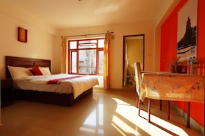 Habitación económica | Decoración personalizada, wifi gratis y ropa de cama 