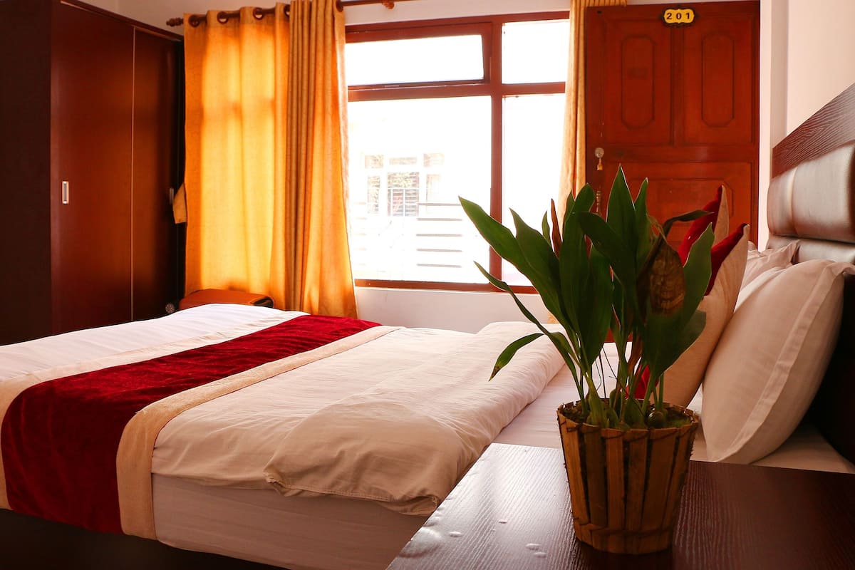 Quarto duplo luxo | Wi-Fi de cortesia, individualmente decorados, roupa de cama
