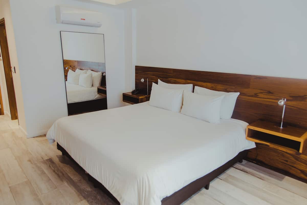 1 bedroom, premium bedding, down comforters, pillowtop beds