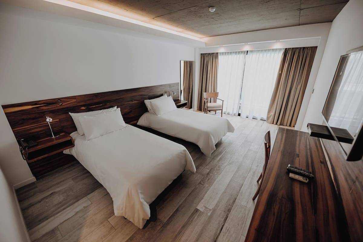 1 bedroom, premium bedding, down comforters, pillowtop beds