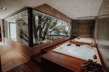 Massages. La Urumpta Hotel, AKEN MIND