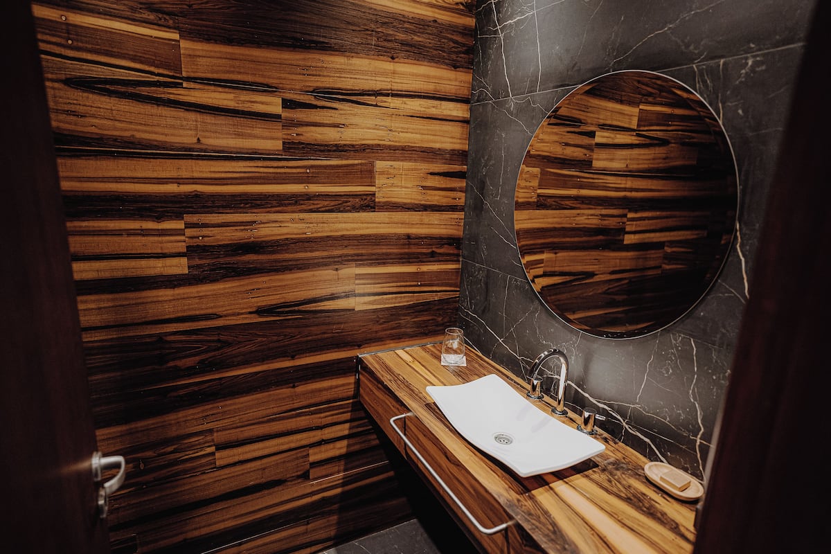 presidential suite | bathroom | free toiletries, hair dryer, bidet, towels