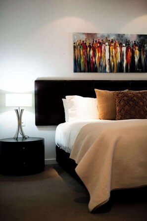 3 bedrooms, desk, iron/ironing board, travel cot