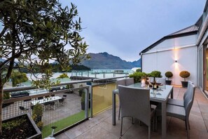 屋外ダイニングエリア