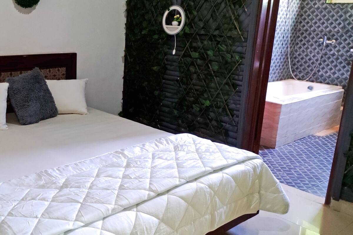 Economy Double Room, 1 Double Bed | Premium bedding, memory foam beds, iron/ironing board, free WiFi