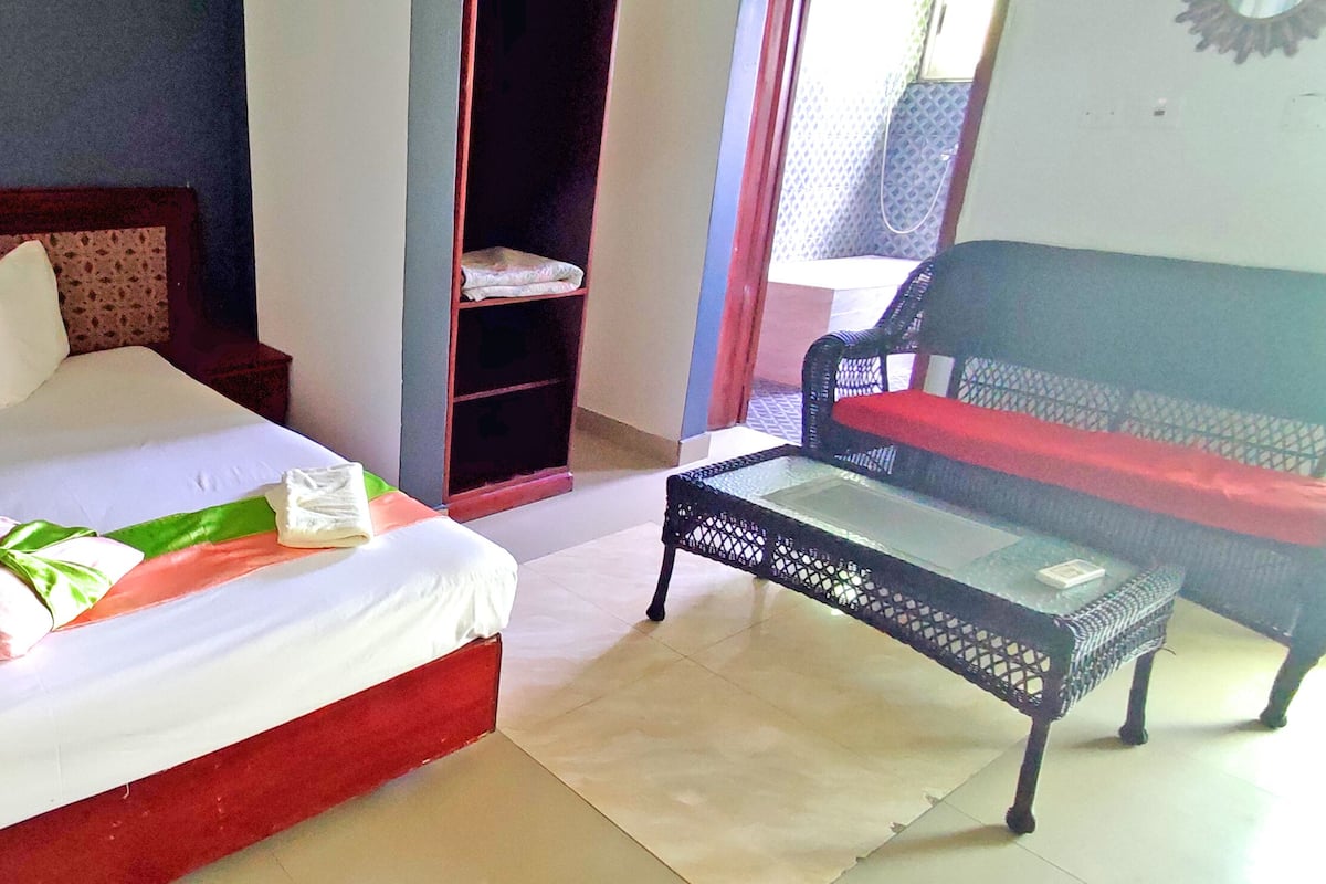 Royal Room | Premium bedding, memory foam beds, iron/ironing board, free WiFi