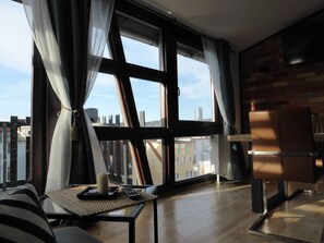 Panoramic Apartment (incl. Cleaning Fee) | Living area | 102-cm flat-screen TV with satellite channels, TV, fireplace - Apartment Skyline of Jena (Jena)