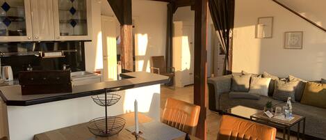 Panoramic Apartment (incl. Cleaning Fee) | Living area | 102-cm flat-screen TV with satellite channels, TV, fireplace