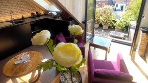 Loftsleilighet – president, hageutsikt | Eget kjøkken | Espressomaskin, kaffetrakter/tekoker og vannkoker