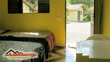 شاليه - بمنظر جزئي للبحيرة | 1 غرفة نوم وواي فاي مجانًا وملاءات أسرّة