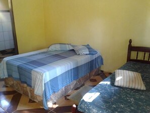 Vierbettzimmer | Kostenloses WLAN, Bettwäsche