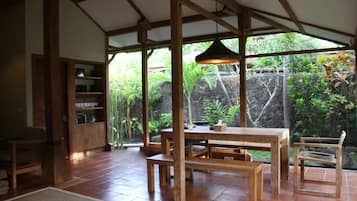 Villa – honeymoon, 1 soverom | Spiseområde på rommet