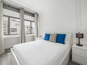2 bedrooms, iron/ironing board, WiFi, bed sheets - Drapes Design Apartments I (Funchal)