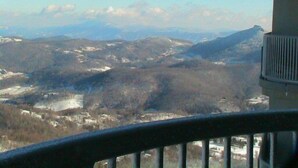 A panoramic view of a mountainous landscape with a clear sky. - Luxury Condo  in Spectacular  Sugar Mountain  North Carolina (Sugar Mountain)