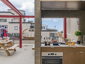 Fridge, microwave, oven, stovetop - Drapes Design Apartments III (Funchal)