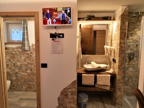 Regadera, amenidades de baño gratuitas, secadora de cabello, bidet