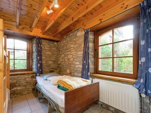 House | 6 bedrooms, individually furnished