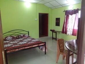 3 bedrooms, iron/ironing board, WiFi