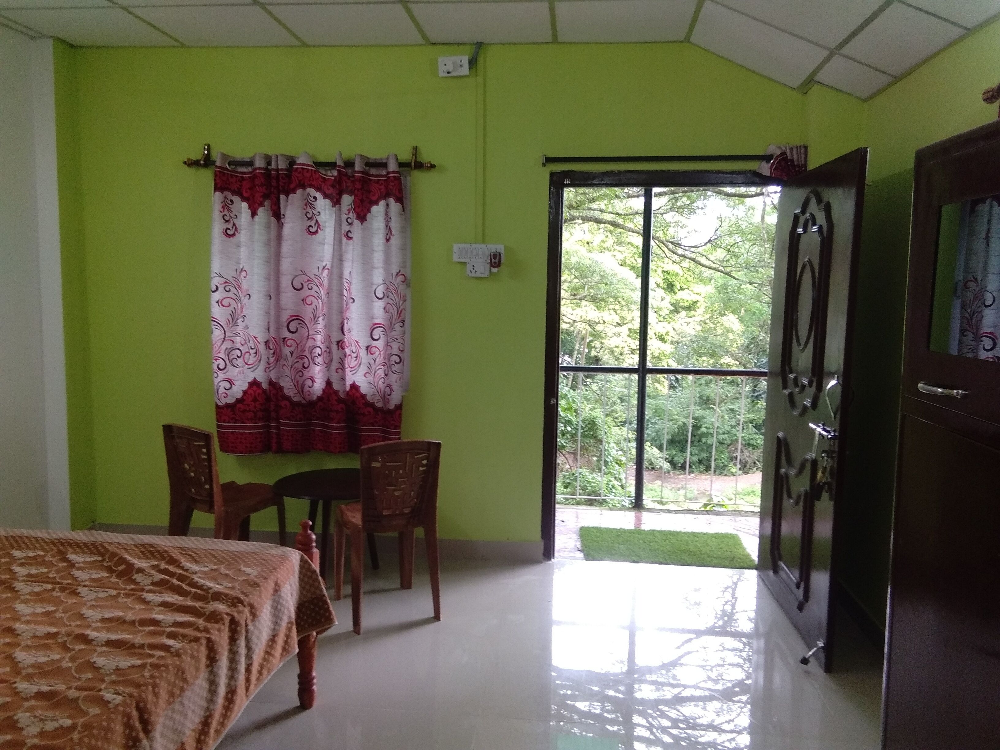 3 habitaciones, tabla de planchar con plancha y wifi 