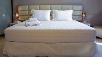 Bar mini, meja, langsir/tirai gelap terus, Wi-fi percuma