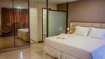 Minibar, escritorio, cortinas blackout y wifi gratis