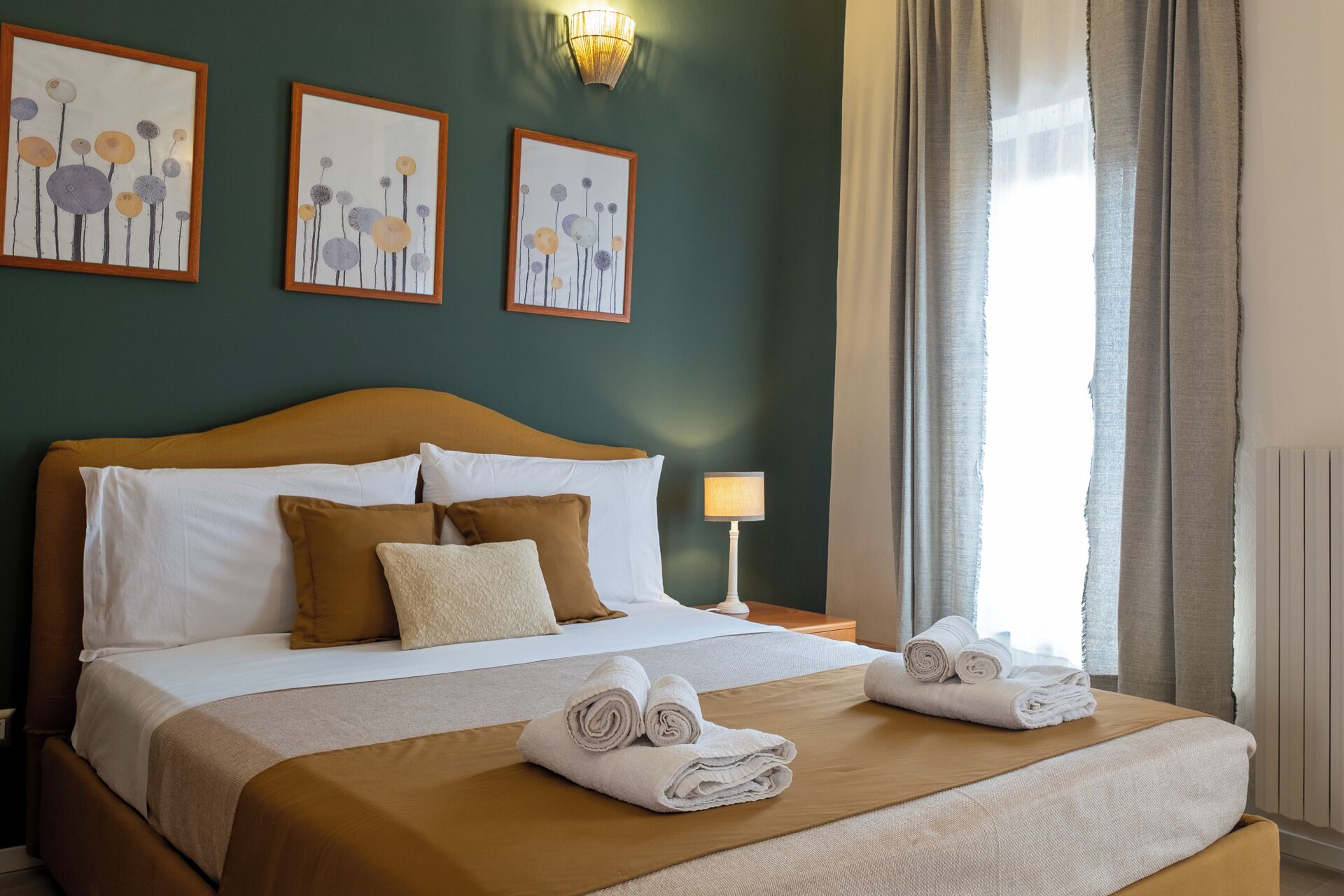 Standard Studio | Living area | 21-inch LCD TV with cable channels, TV