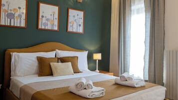 Standard Studio | Living area | 21-inch LCD TV with cable channels, TV