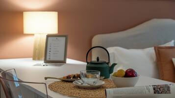 Standard Studio | Blackout drapes, iron/ironing board, WiFi (free), individually decorated