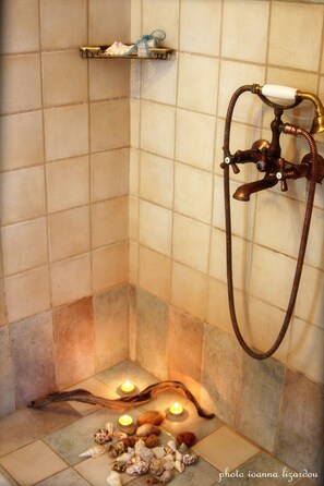 Studio | Bathroom shower