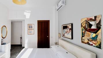 Executive Studio Suite | Egyptian cotton sheets, premium bedding, down comforters, pillowtop beds