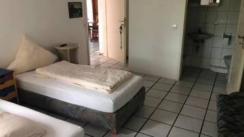 Einzelzimmer | Badezimmer | Dusche, HandtĂŒcher