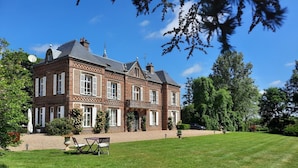 A large brick building with a symmetrical facade, multiple windows, and a well-maintained lawn in front. - Les Tuileries du Buisson (Verneuil d'Avre et d'Iton)