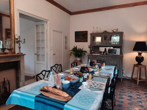 Free daily continental breakfast  - Les Tuileries du Buisson (Verneuil d'Avre et d'Iton)