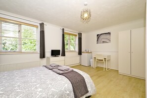 Double Room, Private Bathroom - Harlinger Lodge Annexe (London)