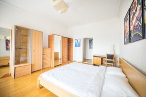 2 bedrooms, desk, iron/ironing board, WiFi
