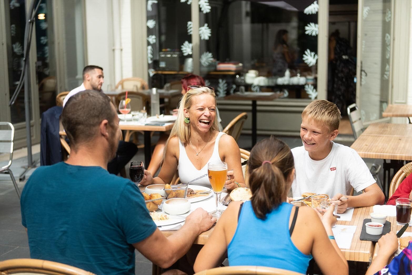 lunch and dinner served