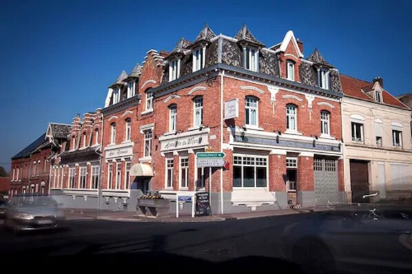 Front of property - Logis Hostellerie Du Marche (Le Cateau-Cambresis)