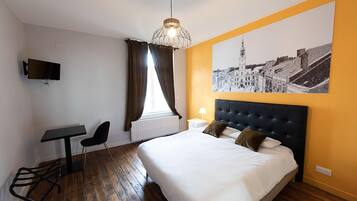 Chambre Double Confort | Literie de qualité supérieure, bureau, Wi-Fi gratuit, draps fournis