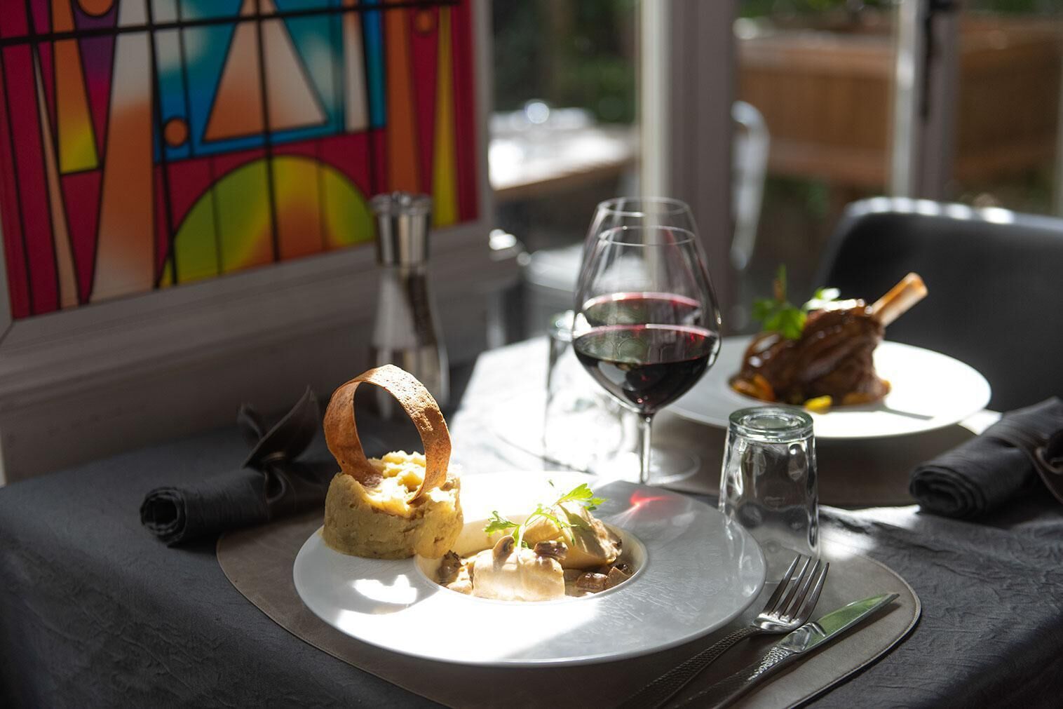 lunch and dinner served