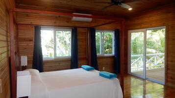 6 bedrooms, free WiFi, bed sheets