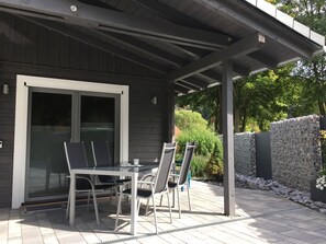 Outdoor dining - Cottage with sauna (Edertal)