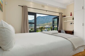 2 bedrooms, iron/ironing board, Internet, bed sheets