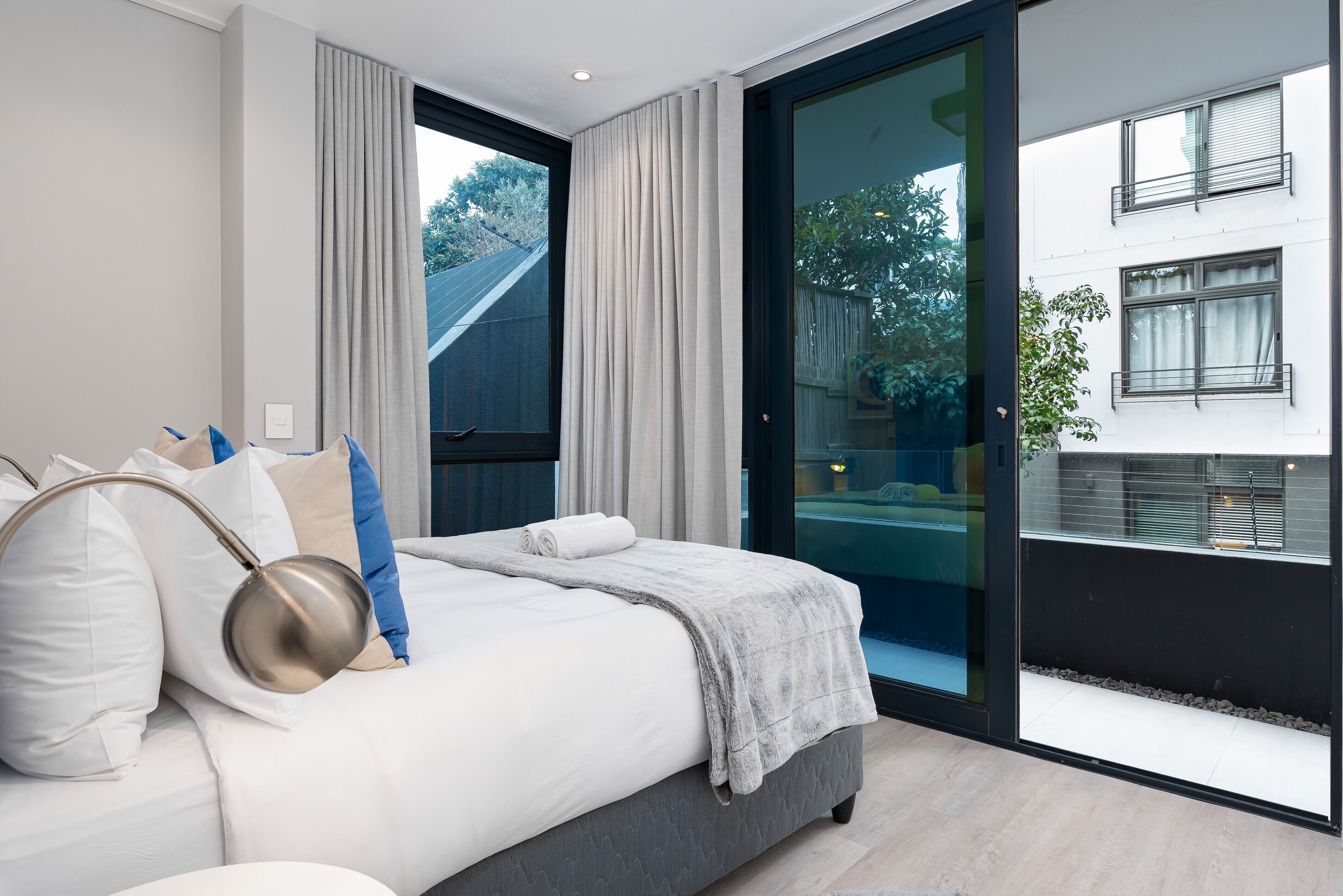 1 soverom, safe på rommet, skrivebord og strykejern/-brett