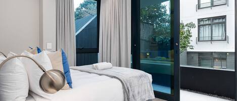 1 soverom, safe på rommet, skrivebord og strykejern/-brett