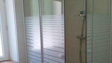 Romantic Double Room, Ensuite, Courtyard View (Lucie) | Bathroom