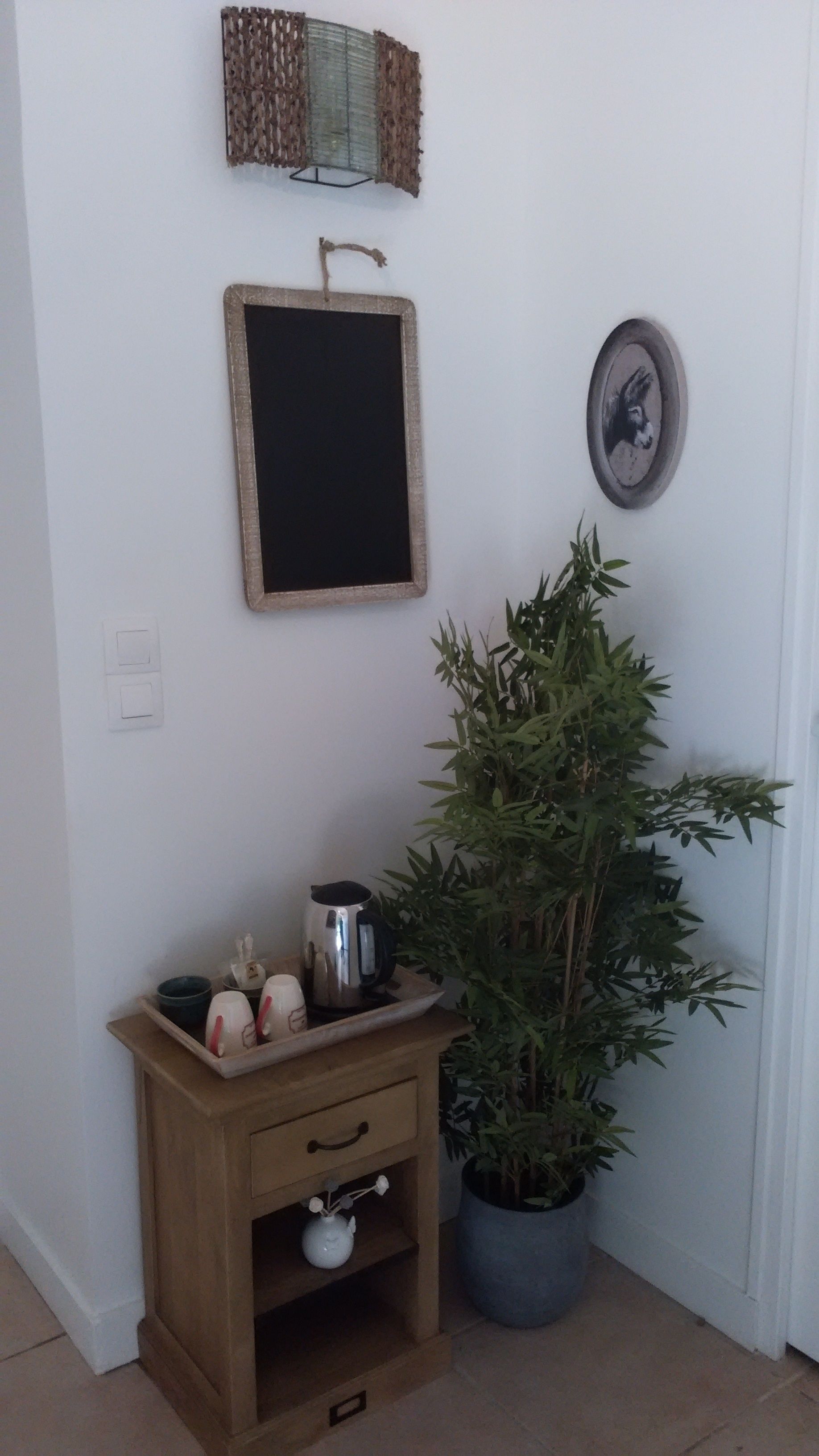 Chambre Double, salle de bains attenante, vue cour intérieure (Rémi) | Hall