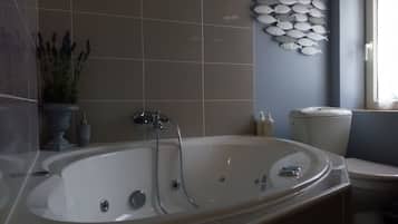 Camera doppia, bagno in camera, vista cortile (Rémi) | Bagno