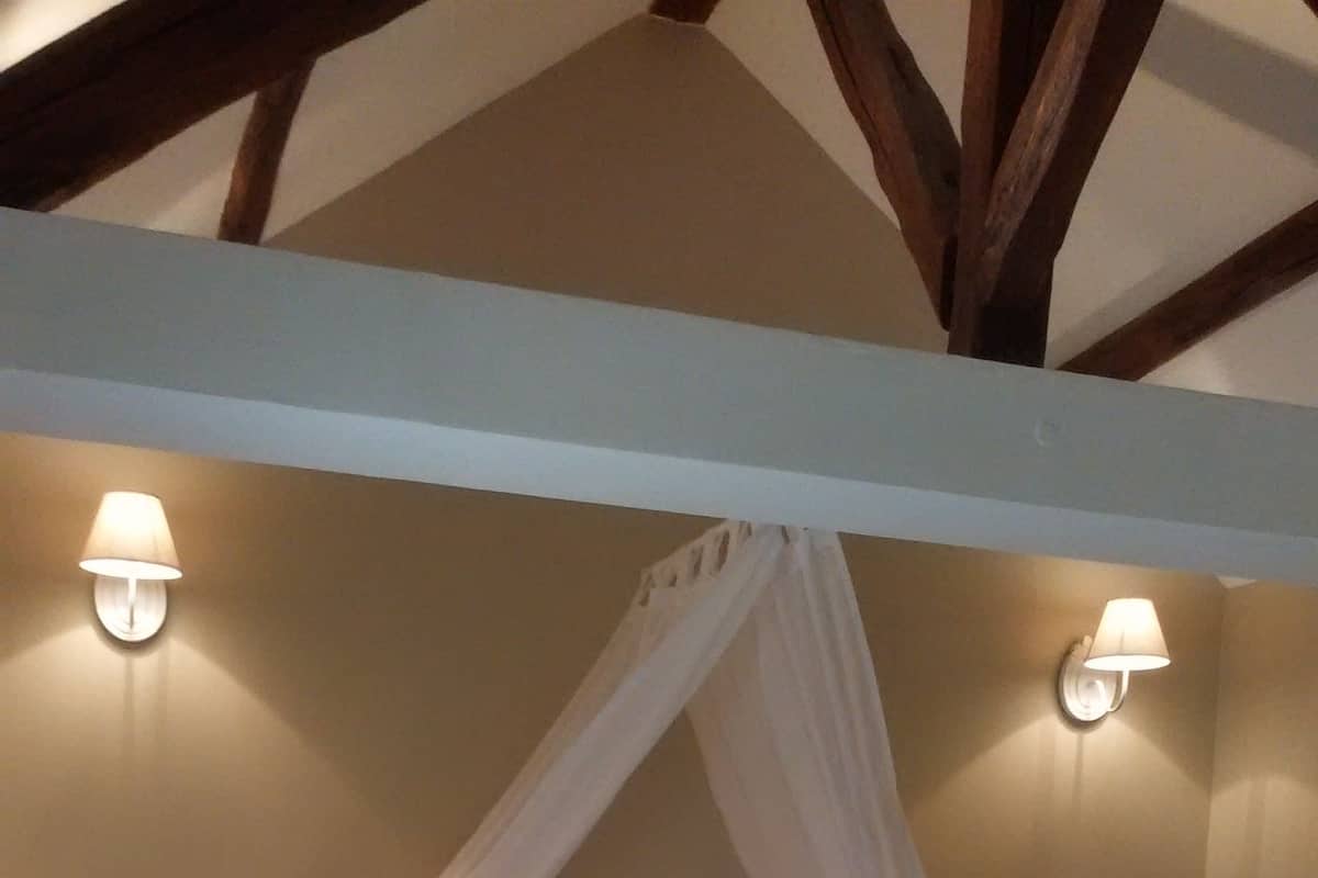 Kamar Double Romantis, ensuite, pemandangan halaman (Lucie)