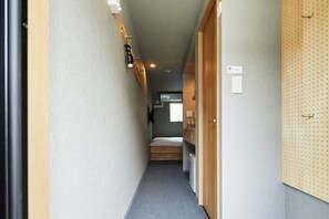 高級雙人房 | 書桌、隔音、免費 Wi-Fi、床單
