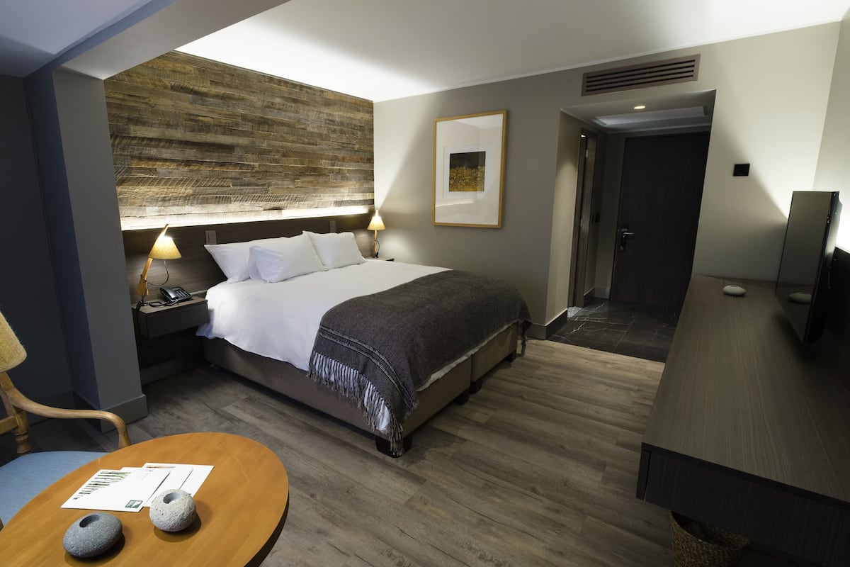 1 bedroom, premium bedding, pillowtop beds, free minibar
